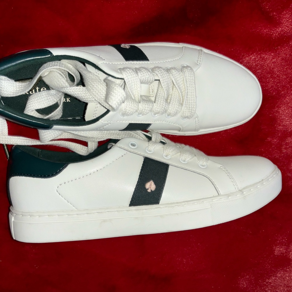 ♠️kate spade Iggy Low Top Court Logo Leather Sneakers, Optic White Peacock